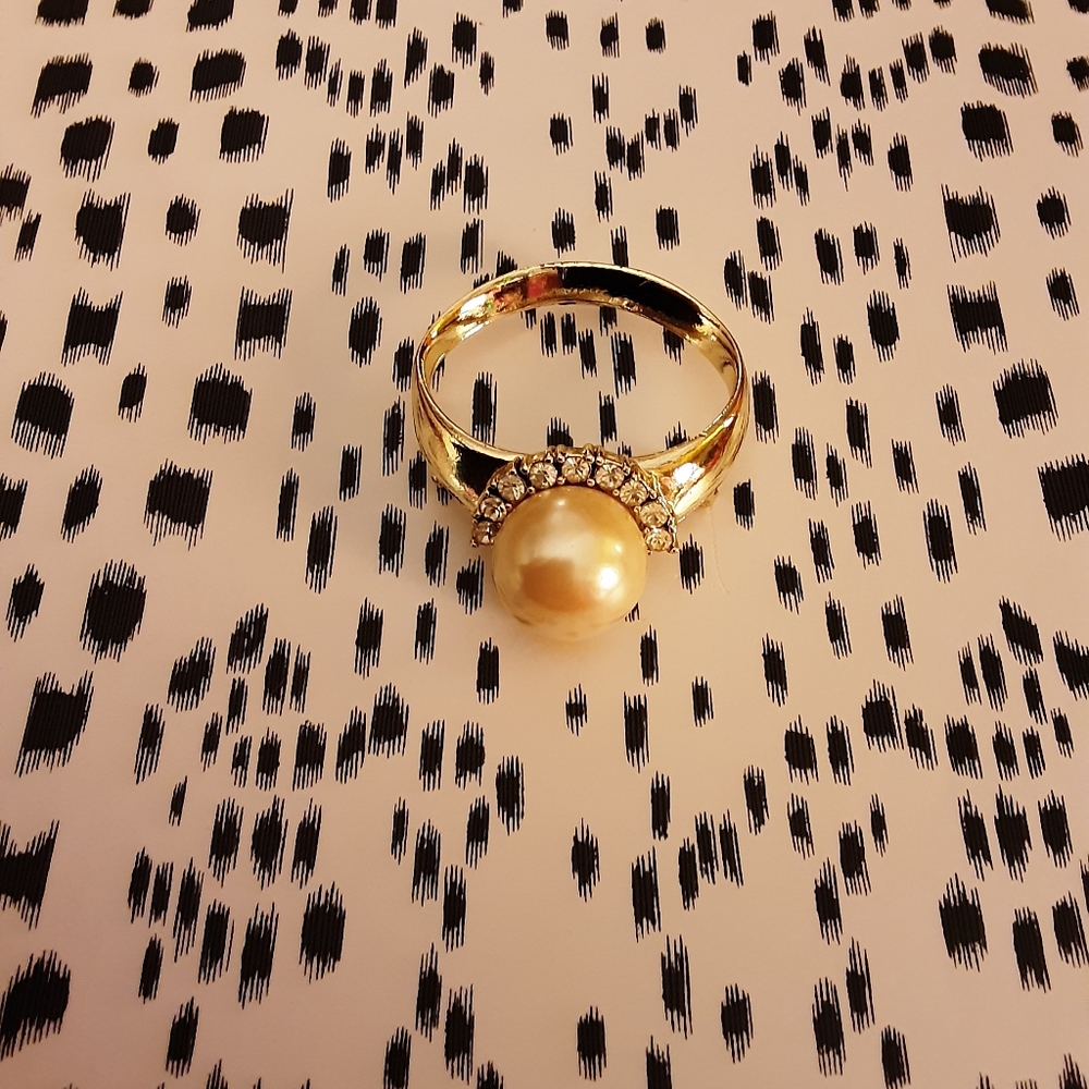 Big Pearl Ring Brooch